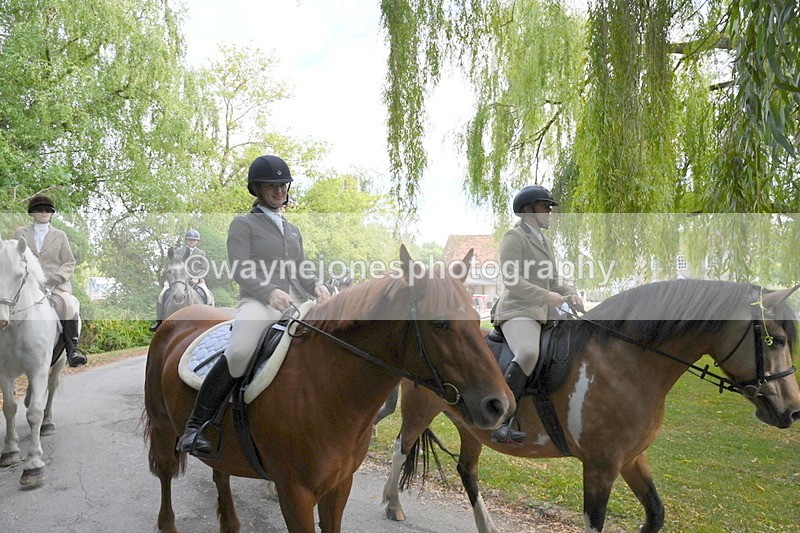 WJ6_4017 - Berks & Bucks - The Old farmhouse - Hound Exercise 20-08-25