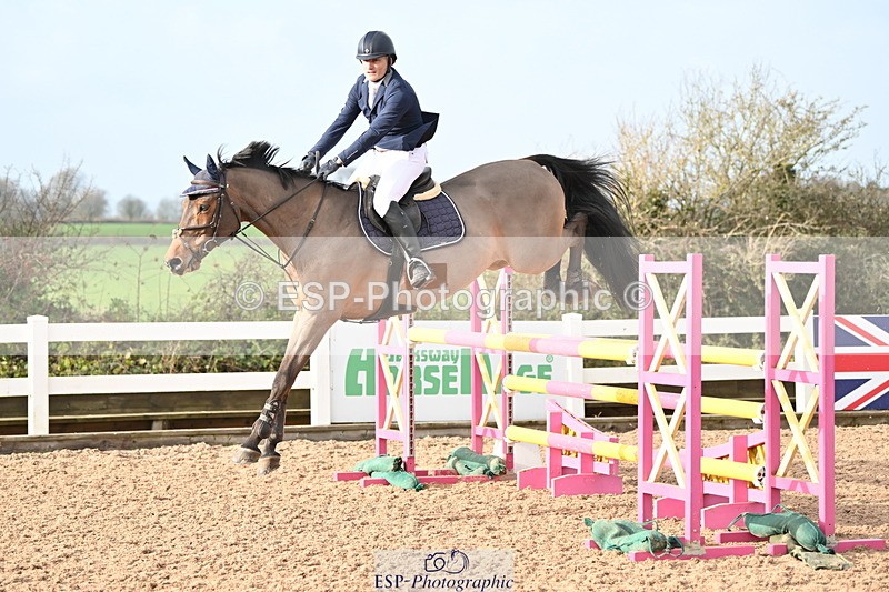 231209A-124015-01802 - Cls 12 Newcomers & 1.10m Open