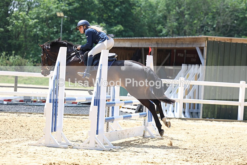 3E7A0221 - Class 9: Senior BN/90cm open