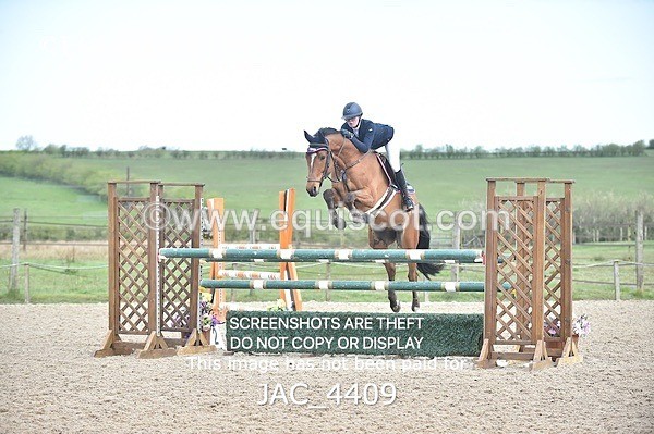 JAC_4409 - CLASS 10 SAT Senior Foxhunter/ 1.20m Open