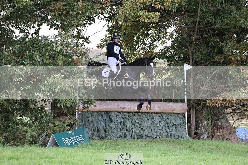 241025-151216-09229 - 215-Chloe.Livesey-SPORTSFIELD.LORD.LIVESEY