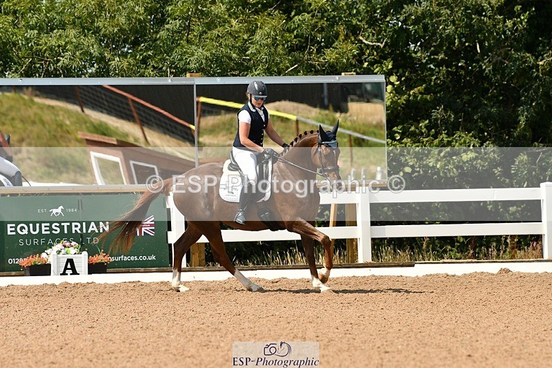 250817-130425-09826 - 214-Verity.PerryVogue