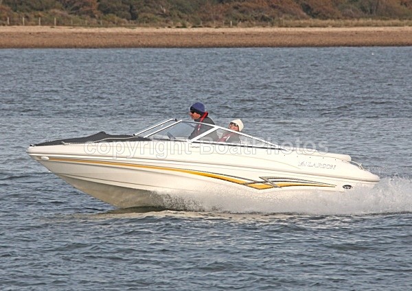 091018 LARSON IMG_4094 - Motorboats - Open