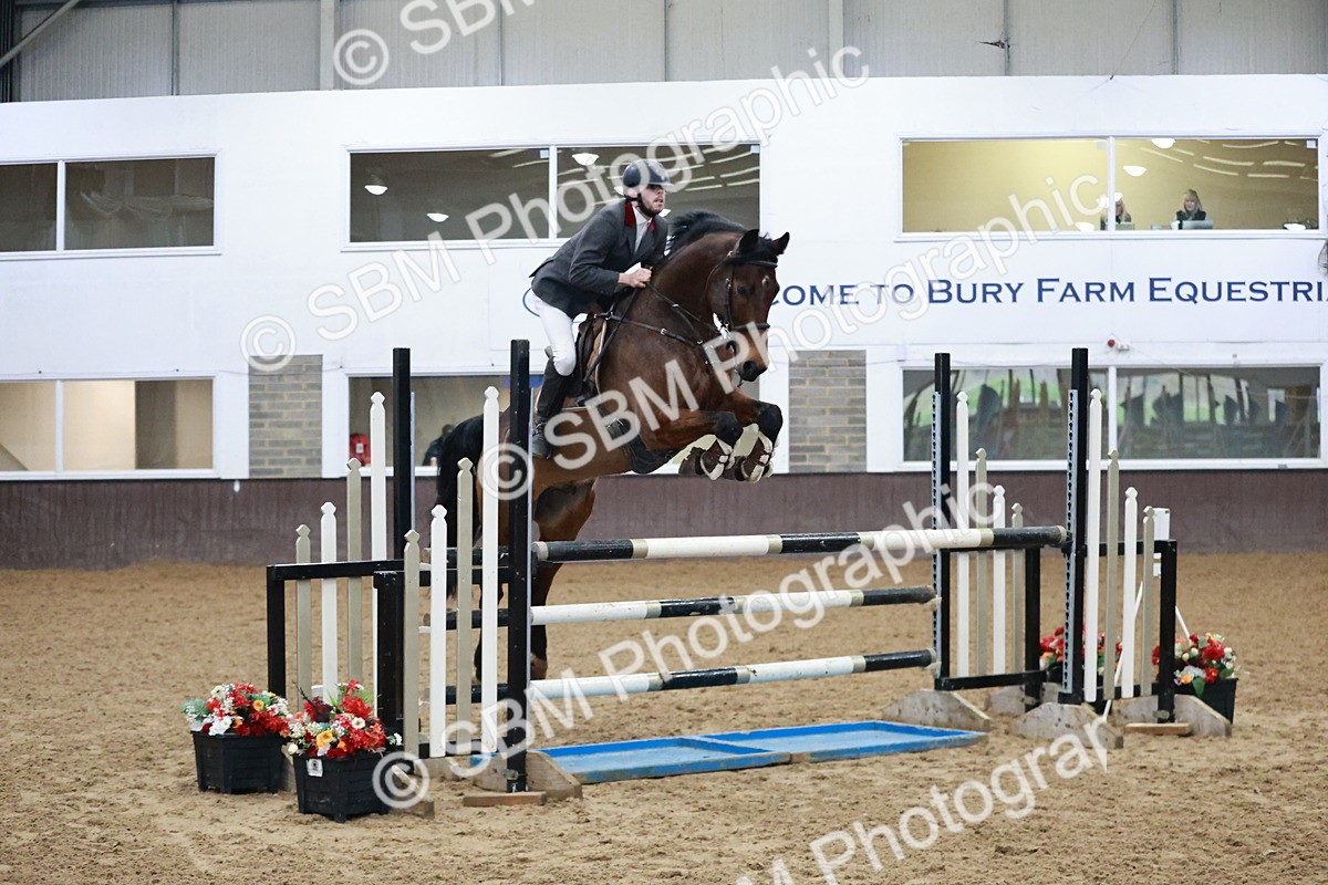 SBM_001260_Class 4 - SeniornNewcomer - 110m - Customer Cart - Connor