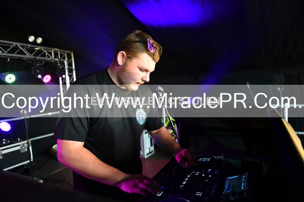 SH4_9963 - Tj the DJ