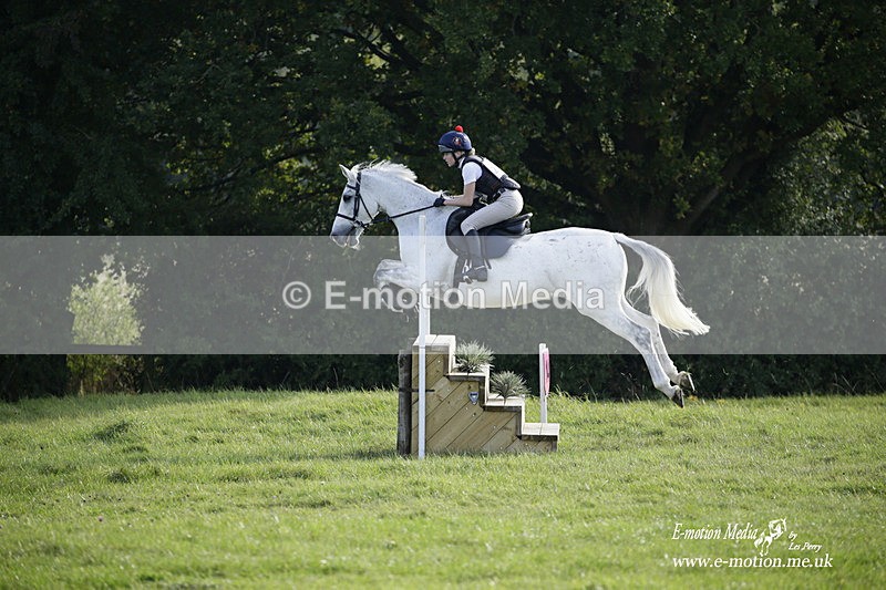  WWHT 171021 3993 - Open (1.00m)  17/10/21