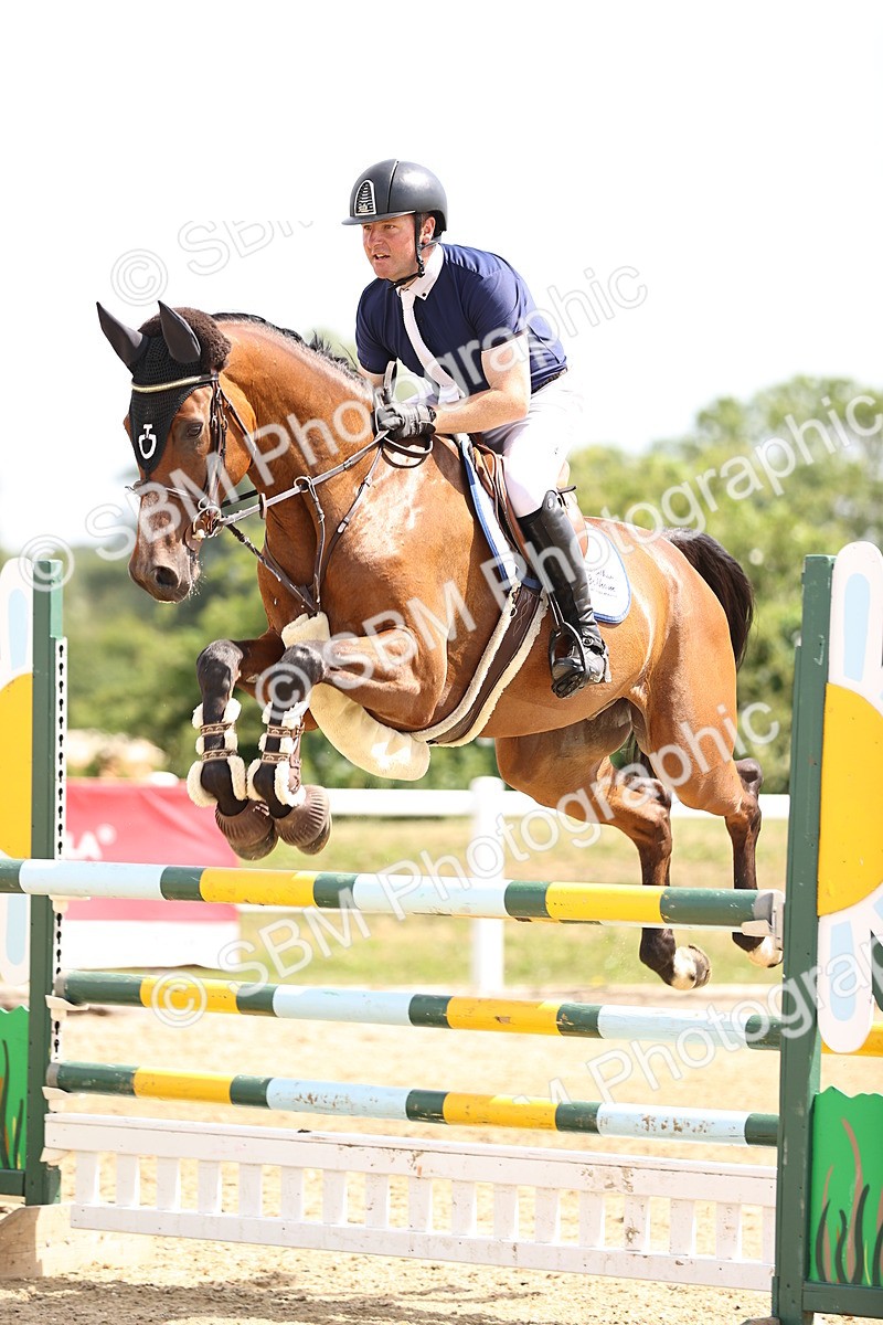 SBM_000590 - Class 15 - Redpost Equestian Senior Foxhunter - 1.20m