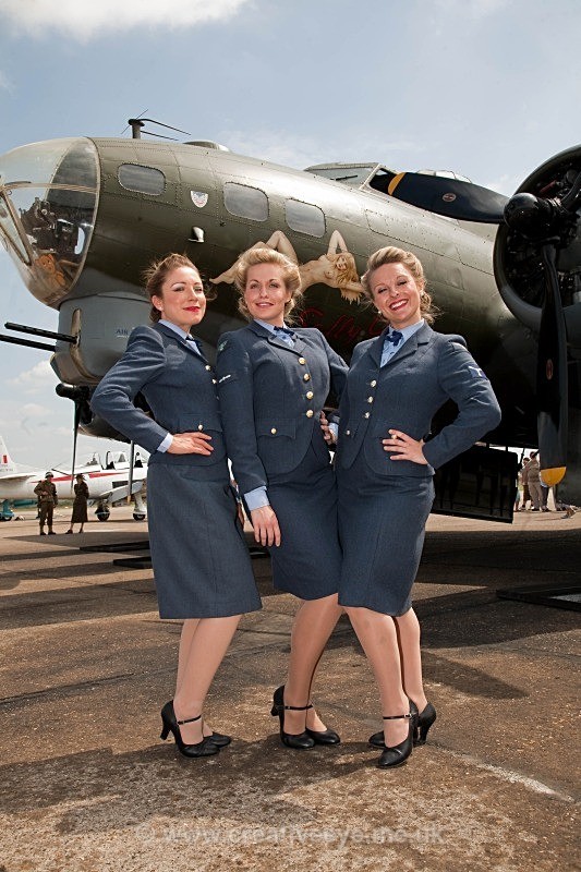 No.0011. The D-Day Darlings. - Portraits