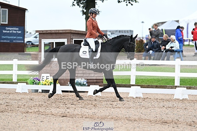 250907-122348-08335 - 004-Charlotte.DickerDevaldi's.Kiss