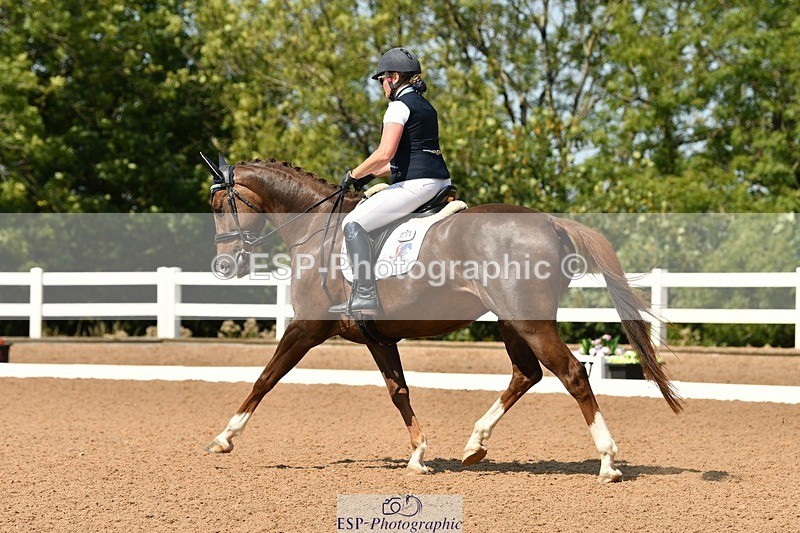 250817-130452-09834 - 214-Verity.PerryVogue