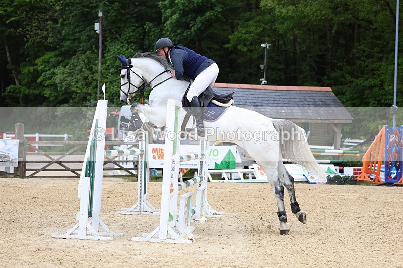 3E7A9410 - Class 8: Senior Newcomers/1.10m open