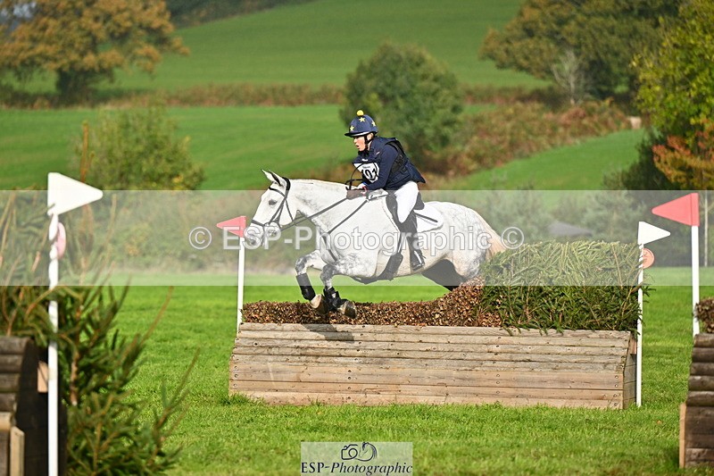 251025A-114755-18902 - F-401-Helen.Hickson