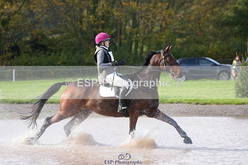 251024A-131532-11029 - B-158-Hannah.Hobhouse