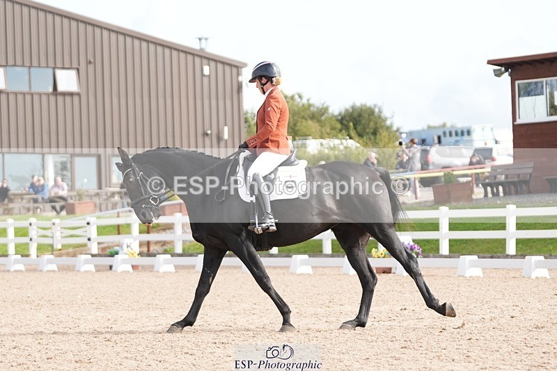 250906-102948-01492 - 004-Charlotte.DickerDevaldi's.Kiss