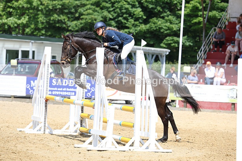 3E7A0217 - Class 9: Senior BN/90cm open