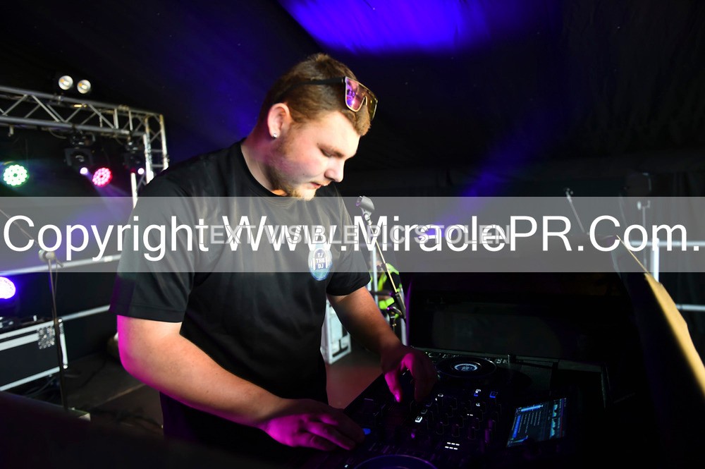 SH4_9964 - Tj the DJ