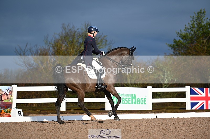 240218A-090927-05017 - 162-Holly.Kerslake-Totil.Platinum