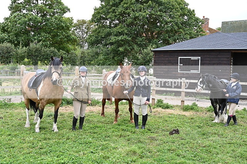 WJ6_2910 - Berks & Bucks - The Old farmhouse - Hound Exercise 20-08-25