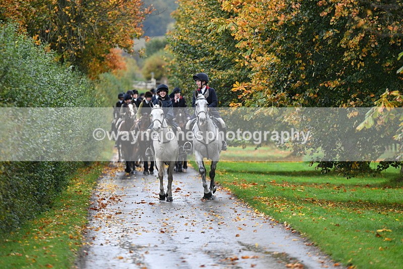WJ5_6171 - B&B walk back for Hunt Tea !