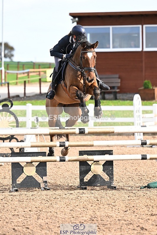 251022-125628-00455 - Cls 4 Snr Newcomers 1.10m