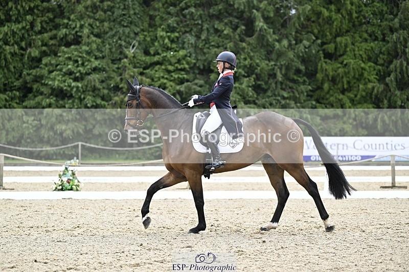 000101-204651-04224 - 409-MHS_SEVENTEEN-Rosalind_Canter