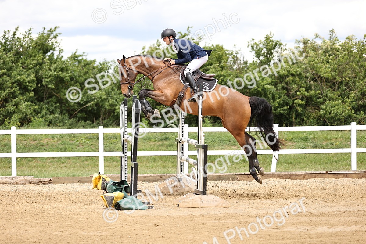 SBM_003046 - Class 11 - Senior Newcomers - 1.10m