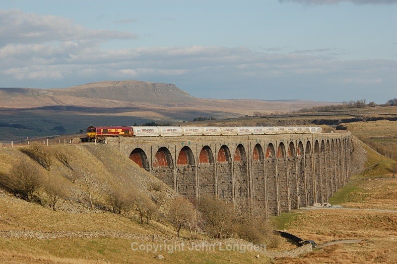 21.4.10 66101 6S00 Clitheroe - Mossend, Ribblehead Viaduct - Ribblehead Viaduct