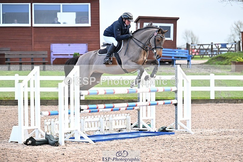 251206-120901-00898 - Cls 12 Snr Newcomers and 1.10m