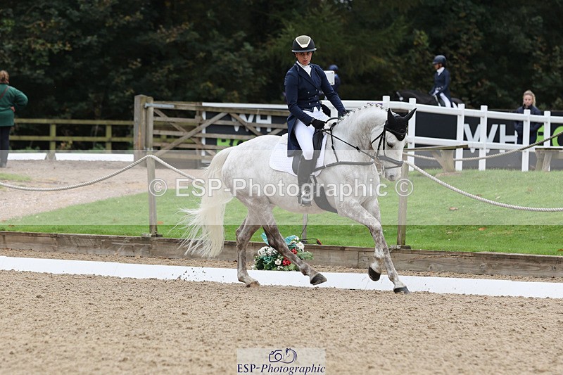 241024-110804-01749 - 135-Maddison.Peries-CHAMPAGNE.SILVER.NOVA