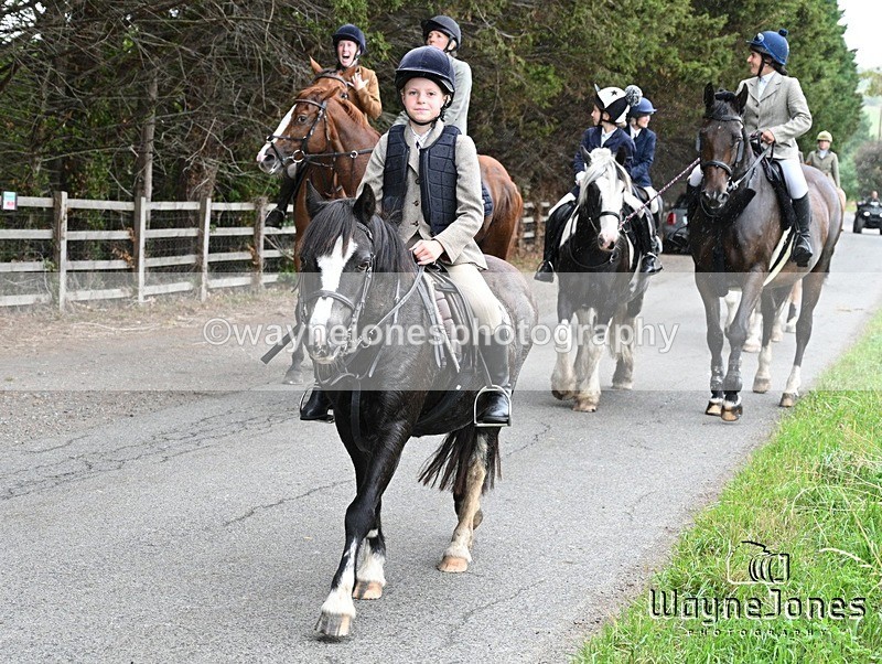 WJ7_1366 - Berks & Bucks Hound Exercise Blewbury 13-09-26