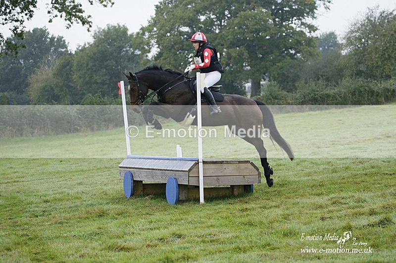 WWHT 171021 0121 - Novice Restricted (0.80m)  17/10/21