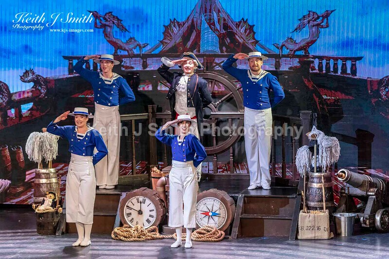 7KJS0916 - Ambition show team