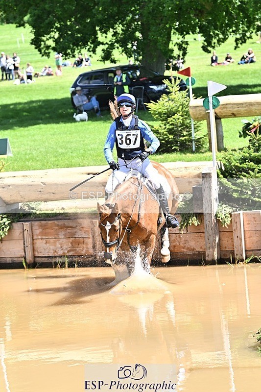 240525-120344-12897 - 367-CROSSTOWN_FINTANS_LAST-Catherine_Burrell