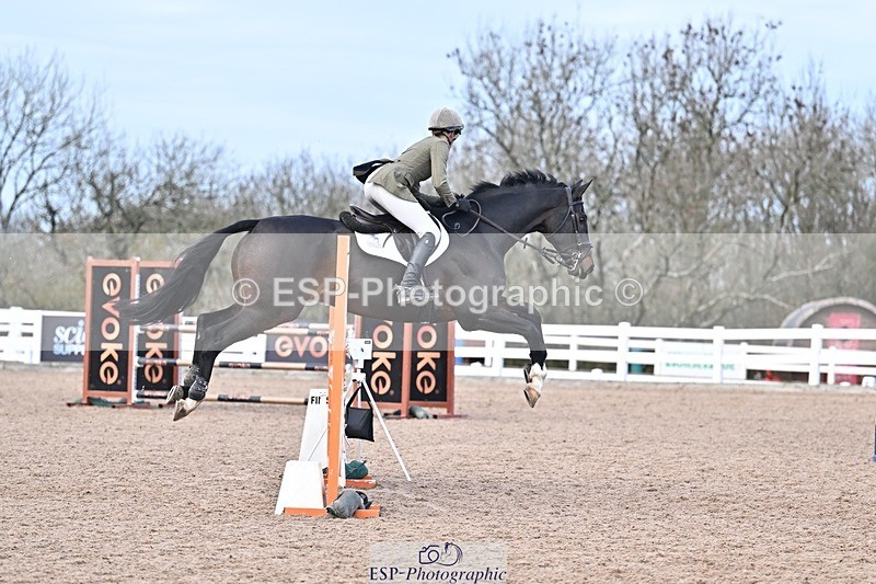 251126-132445-00571 - Cls 5 Foxhunter and 1.20m