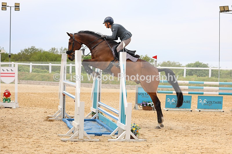 3E7A9354 - Class 8: Senior Newcomers/1.10m open