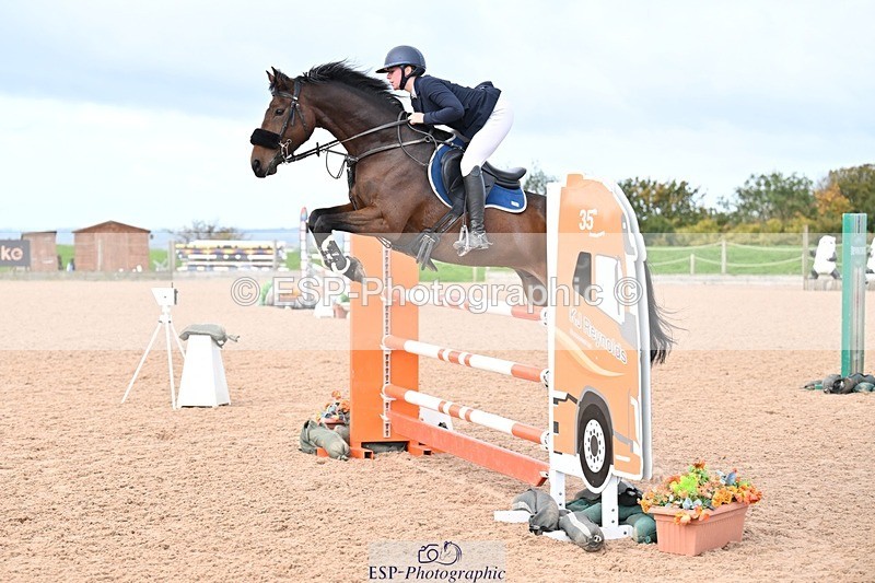 251005-100605-02663 - Cls 15 Foxhunter and 1.20m