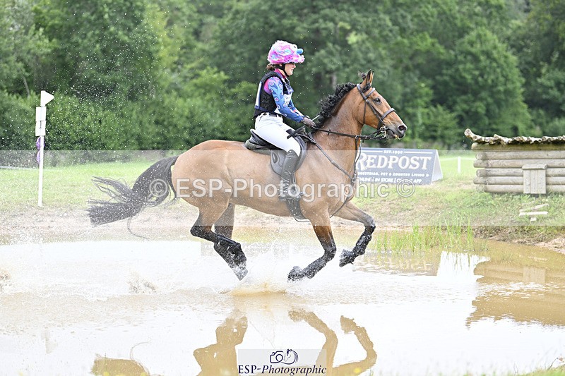 240804-131437-13981 - 464-Tichy_Sanders-SPARHANGER_VELVET