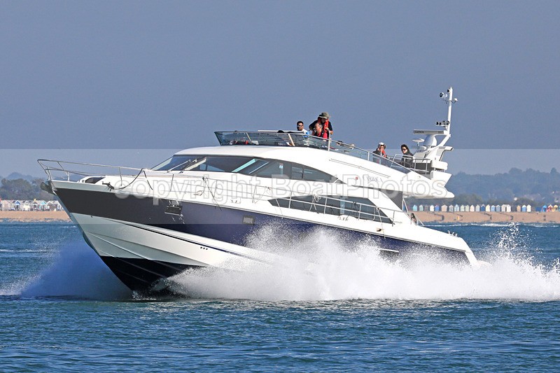 170902 CARIOCA - FAIRLINE SQUADRON 1Y3A8304 - Flybridge Cruisers