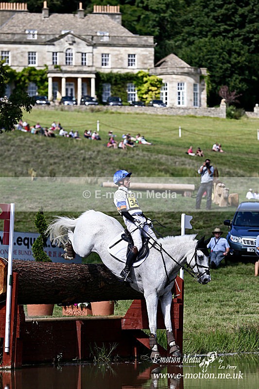 _LES5179a - Equestrian