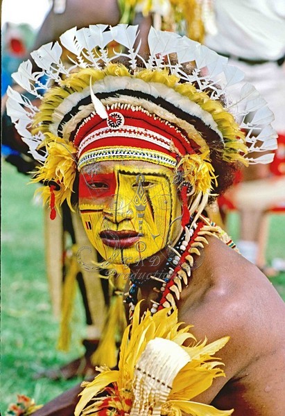 Tribesman - E. Highlands, Papua New Guinea - PEOPLE