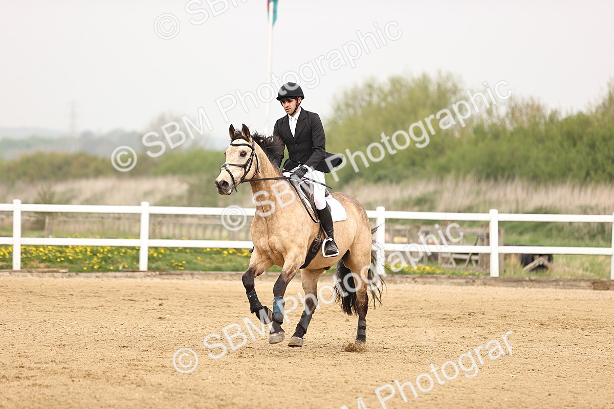  - Class 15 - Senior British novice - 90cm
