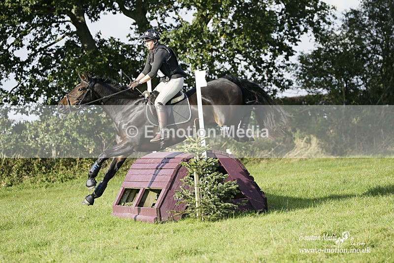  WWHT 171021 4021 - Open (1.00m)  17/10/21