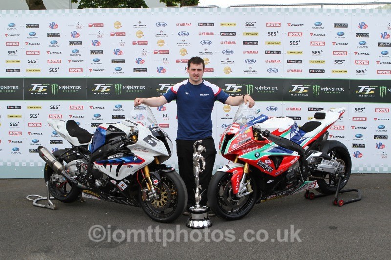 TT148819 - Senior TT Podium