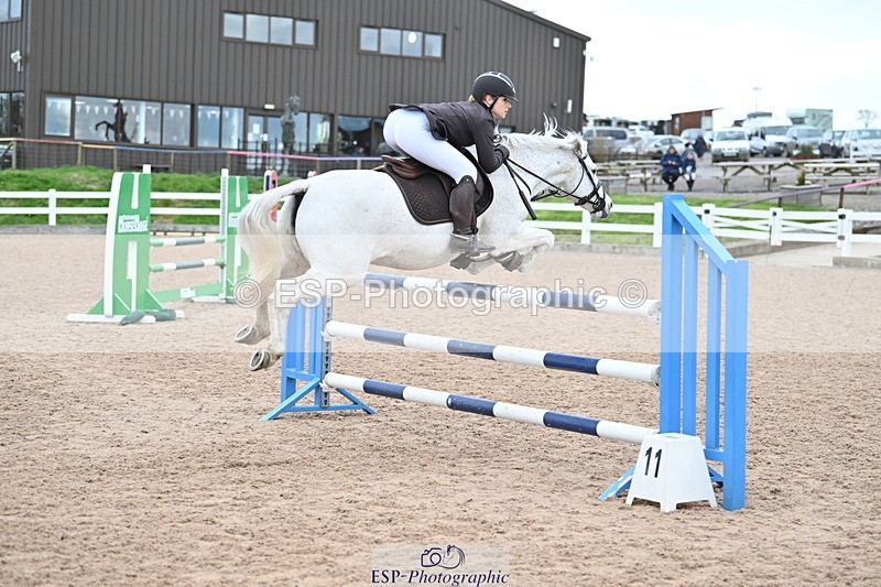 231119A-113929-05471 - Sun Cls 5 Newcomers & 1m Open