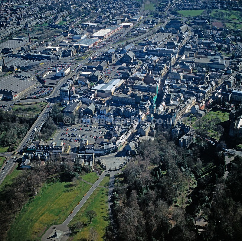 A00289C Town of Dunfermline Fife in 2002 - Settlements, infrastructure and attractions