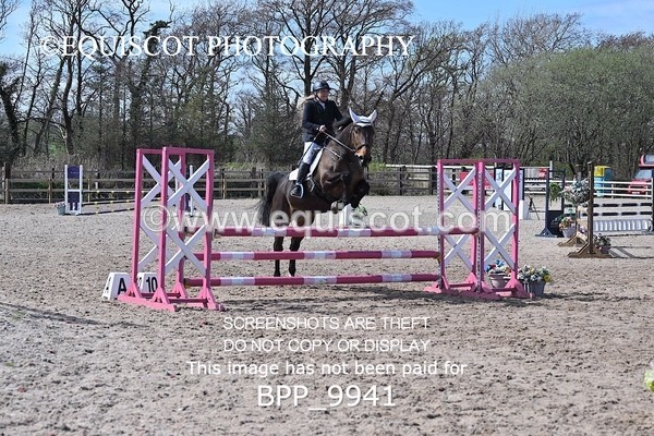 BPP_9941 - CLASS 19 SUN Senior British Novice/ 90cm Open