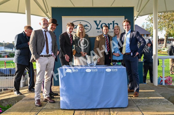 131023-Race 6-Wen Moon-8366 - Race 6 5.00pm Copper Knight - Winning Most Horse At York Handicap