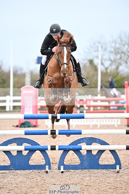 241206-140015-01036 - Cls 6 Foxhunter and 1.20m Open