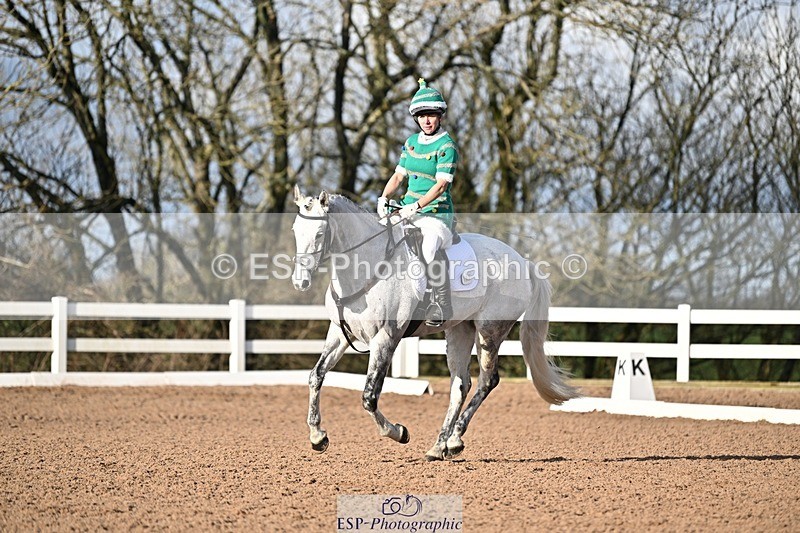 241214-111656-01358 - 105-Janine.Paterson-Machas.Grey