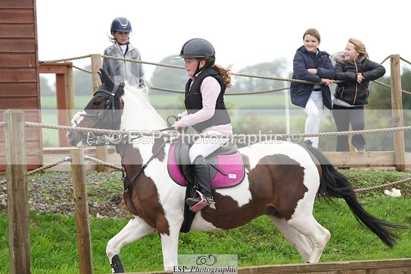 250920-155611-01538 - Cls 21 Pony Intro 80cm Derby